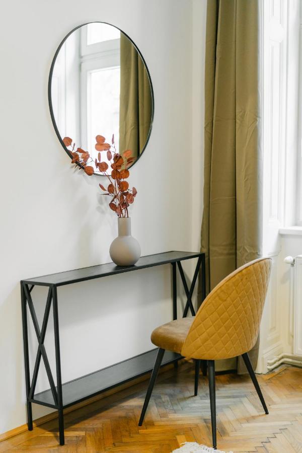 וינה Cozy Apt Perfect For 4-6 Tv Metro Self-Checkin מראה חיצוני תמונה
